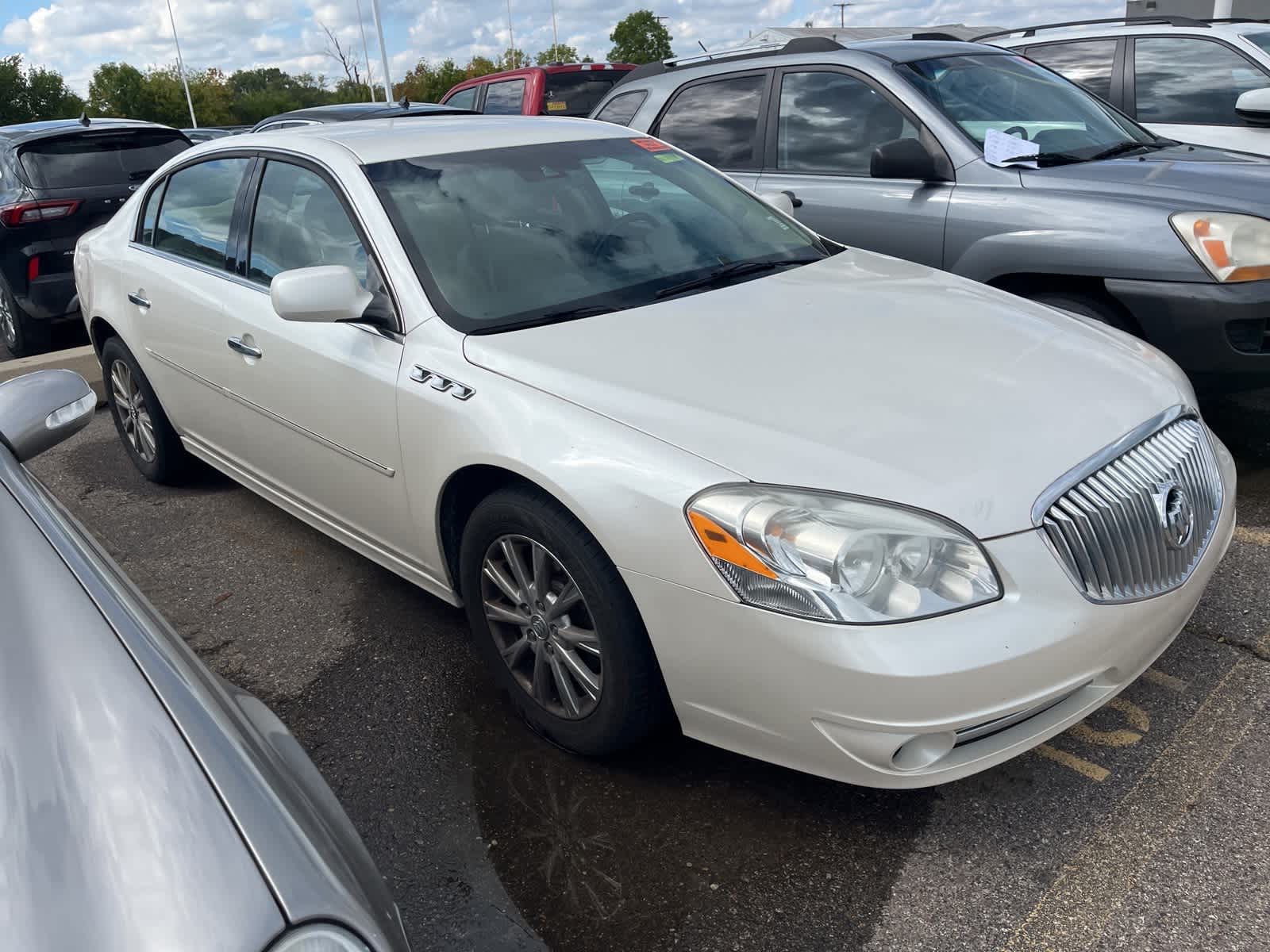 Thumbnail: 2010 Buick Lucerne - 18