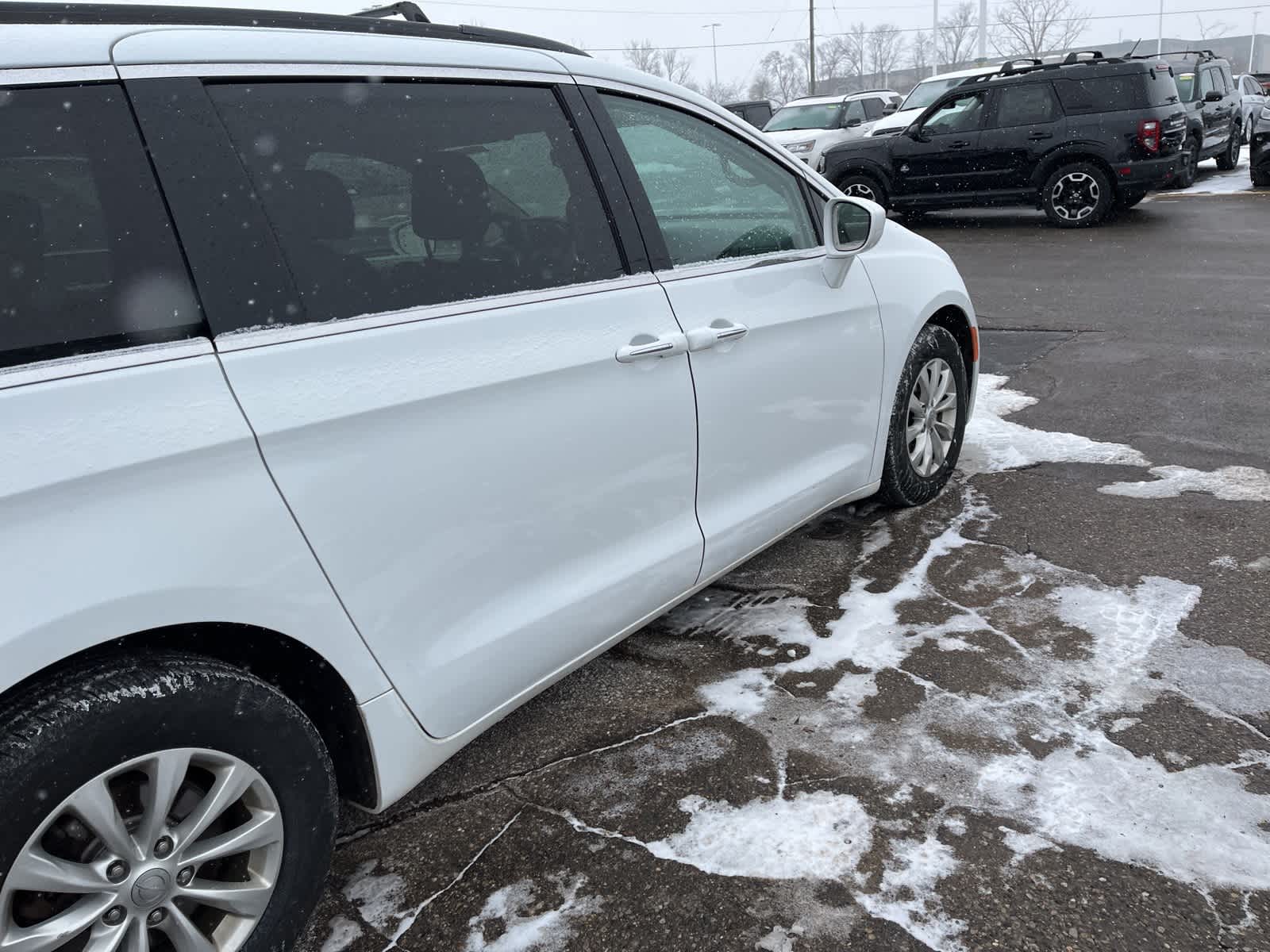 Thumbnail: 2018 Chrysler Pacifica - 17