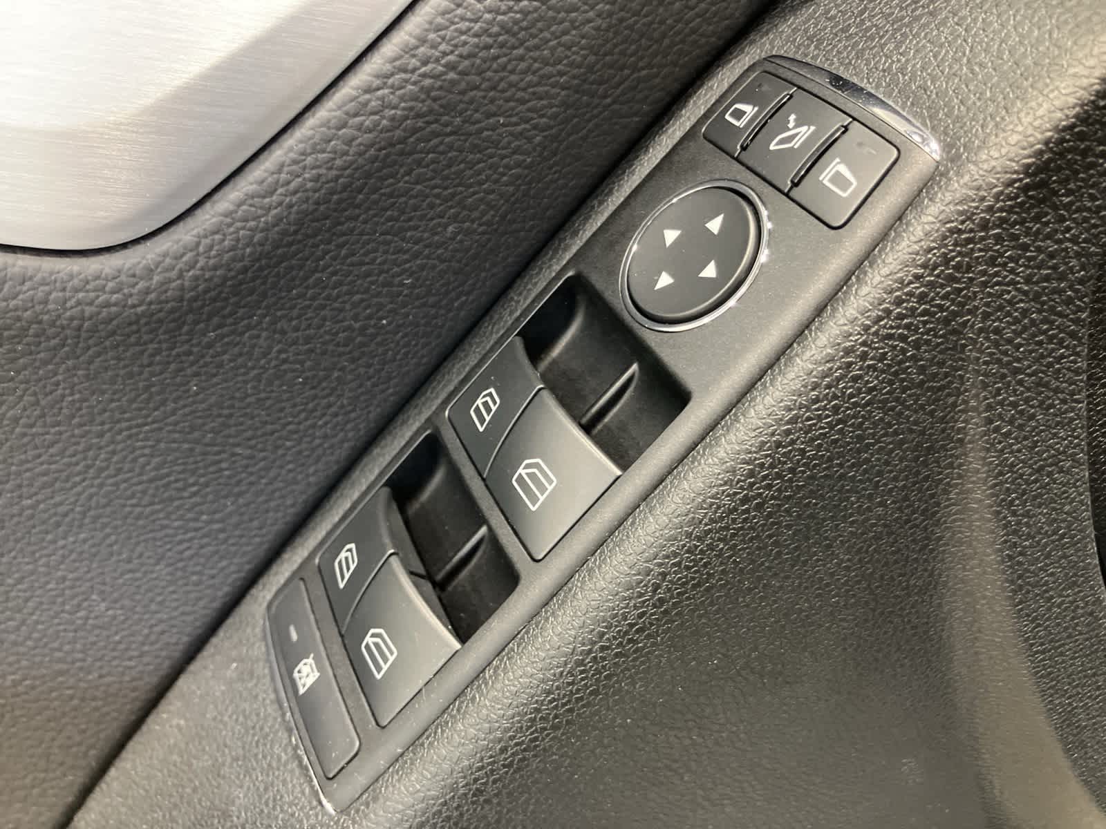 Thumbnail: 2008 Mercedes-Benz C-Class - 15