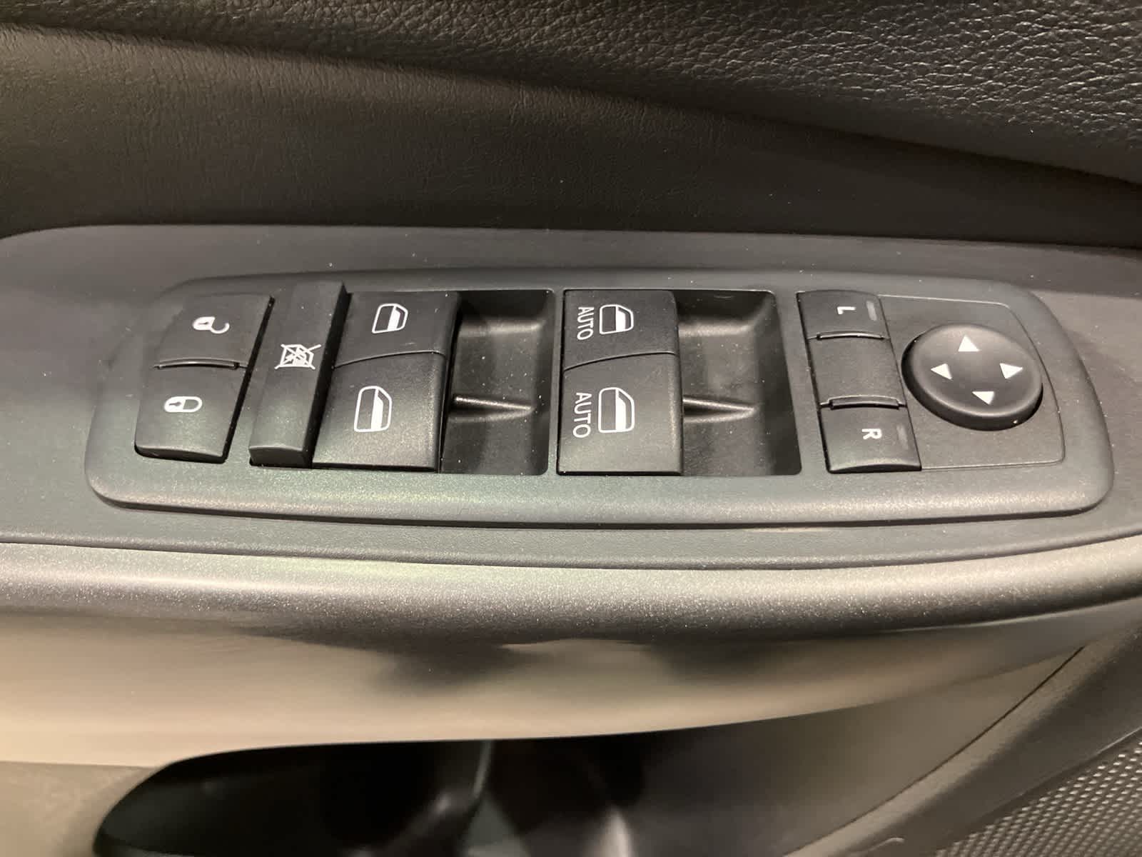 Thumbnail: 2020 Jeep Cherokee - 12