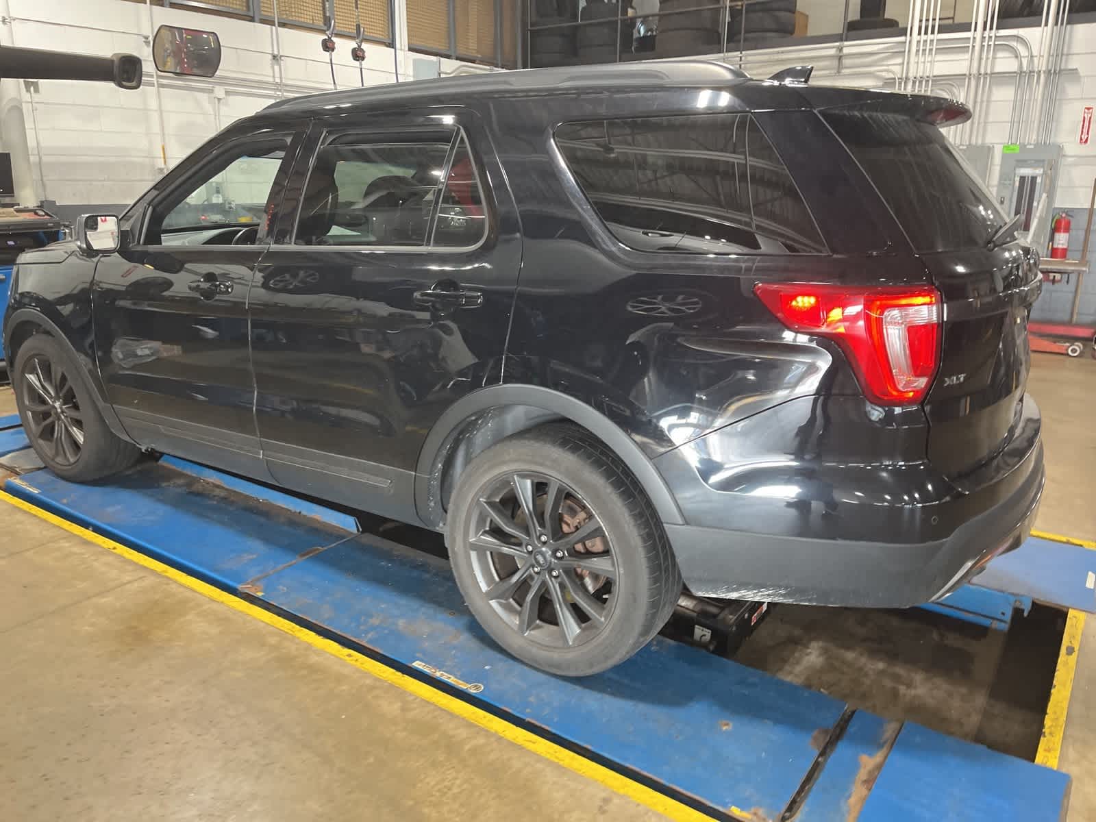 Thumbnail: 2017 Ford Explorer - 9