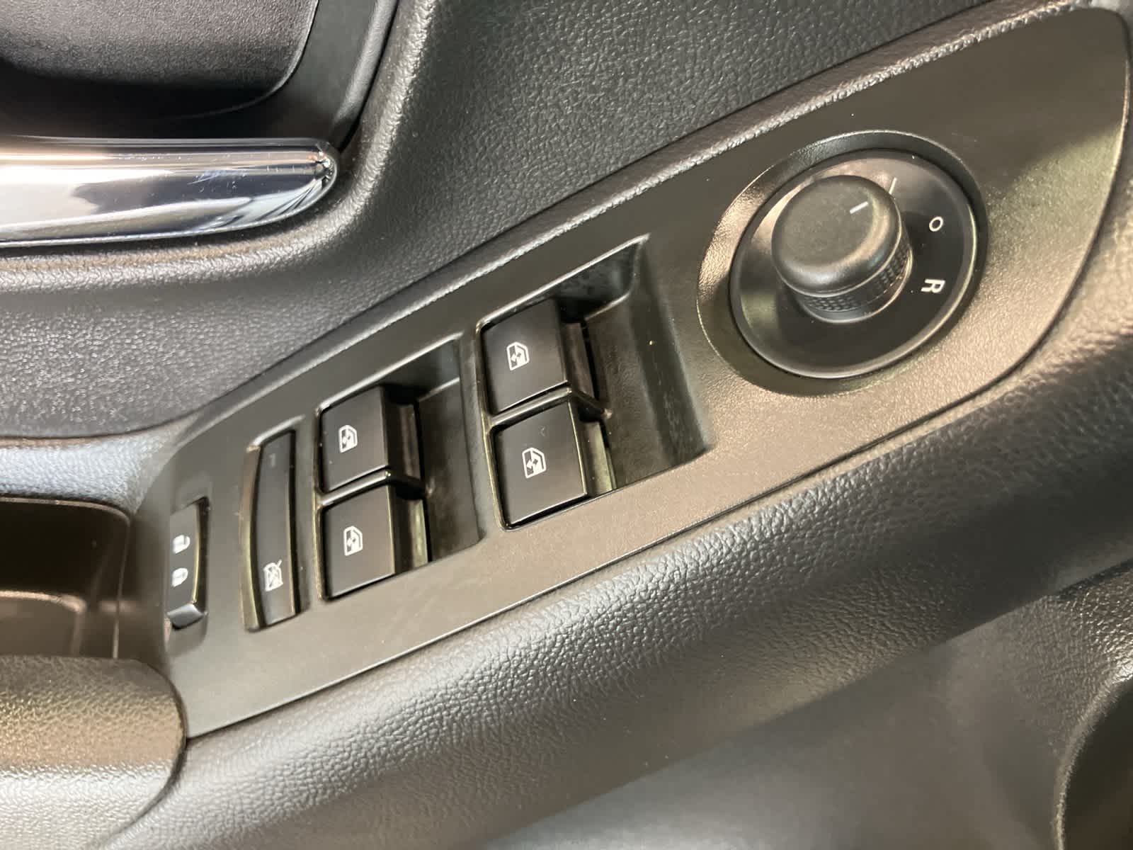 Thumbnail: 2017 Chevrolet Trax - 12