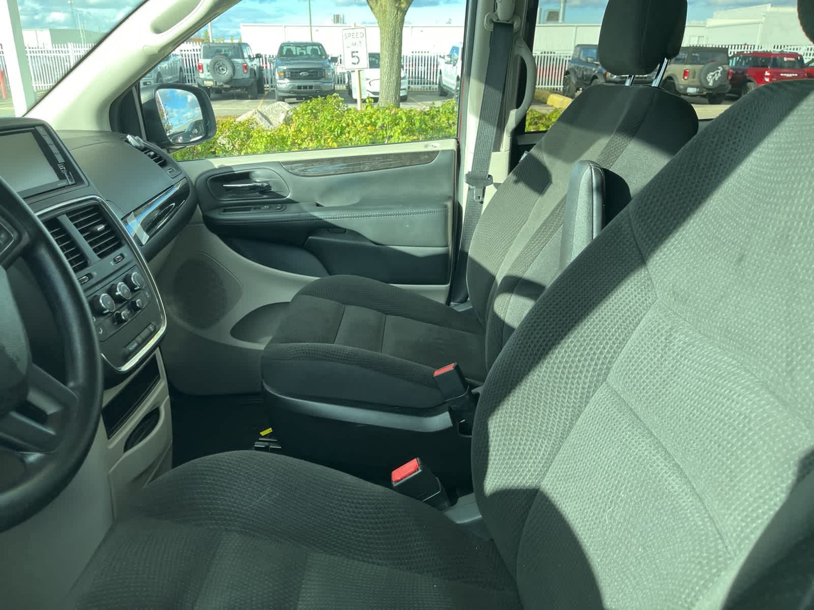 Thumbnail: 2018 Dodge Grand Caravan - 24