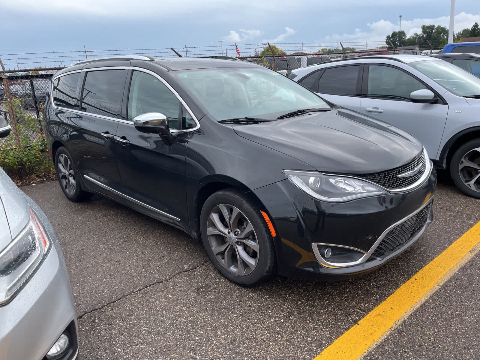 Thumbnail: 2020 Chrysler Pacifica - 17
