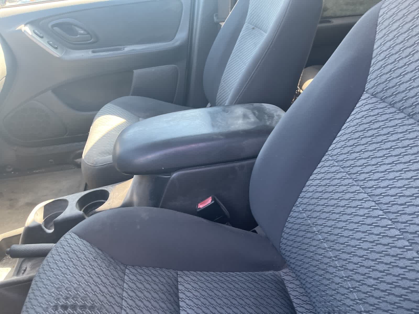 Thumbnail: 2004 Ford Escape - 24