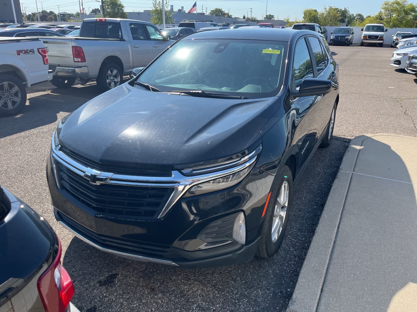 Thumbnail: 2022 Chevrolet Equinox - 3