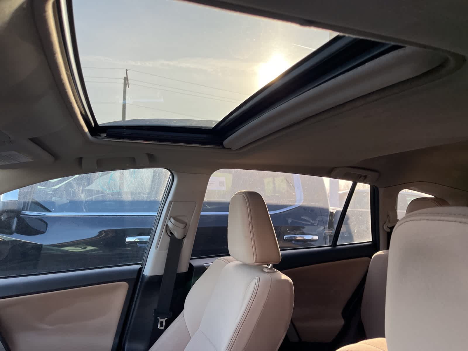 Thumbnail: 2015 Toyota RAV4 - 25