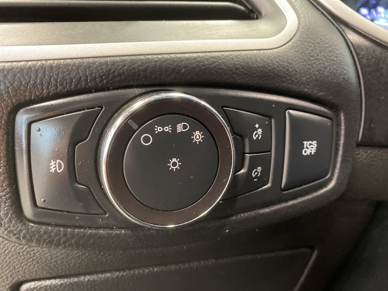 Thumbnail: 2019 Ford Edge - 18