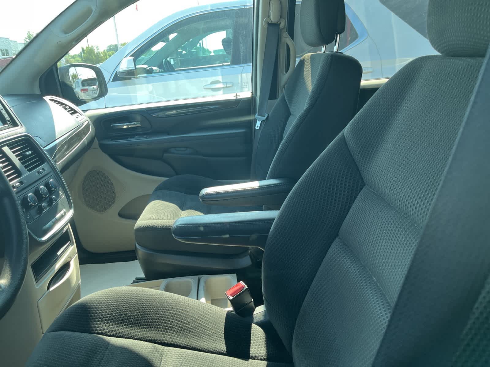 Thumbnail: 2019 Dodge Grand Caravan - 24
