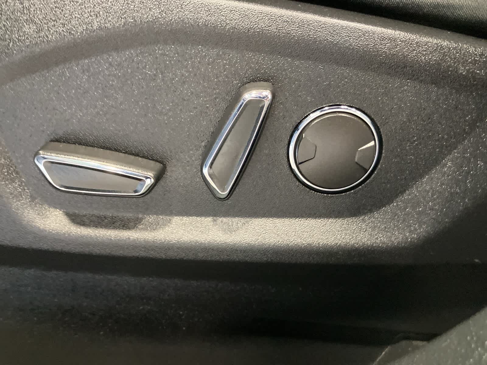 Thumbnail: 2019 Ford Edge - 12