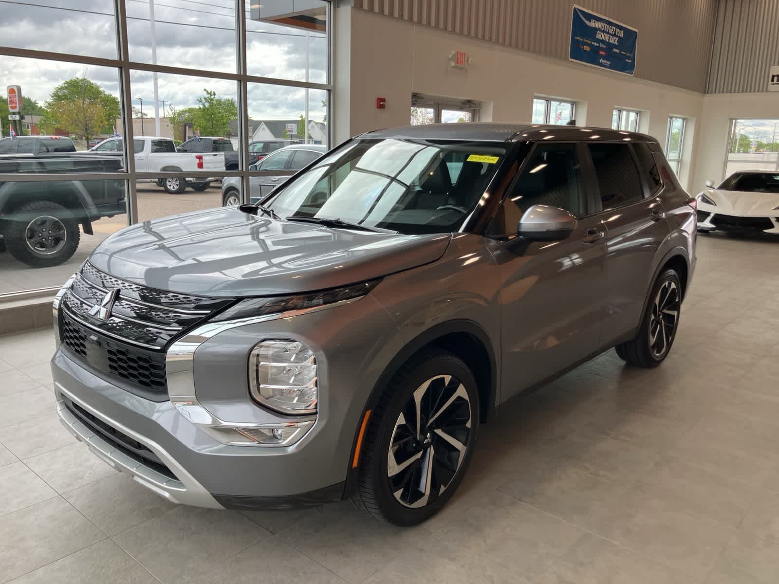 2023 Mitsubishi Outlander SE -
                  Sterling Heights, MI