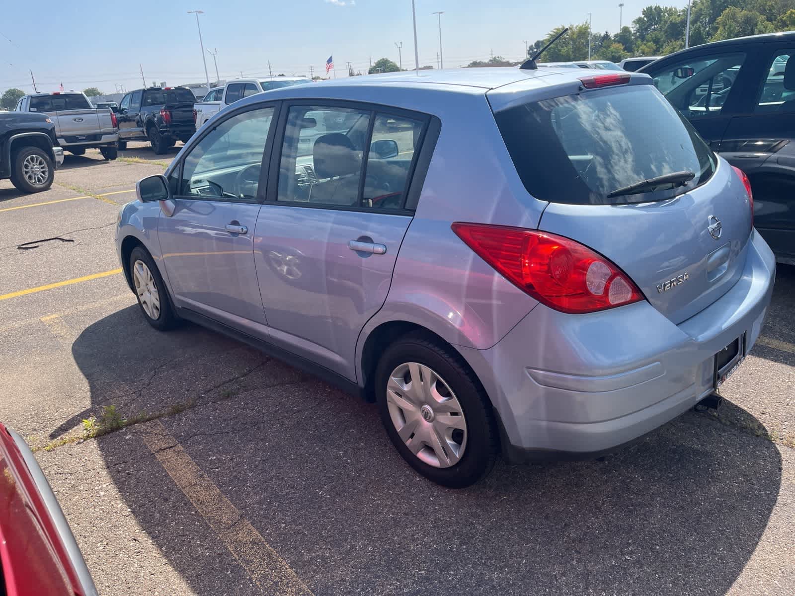 Thumbnail: 2010 Nissan Versa - 9