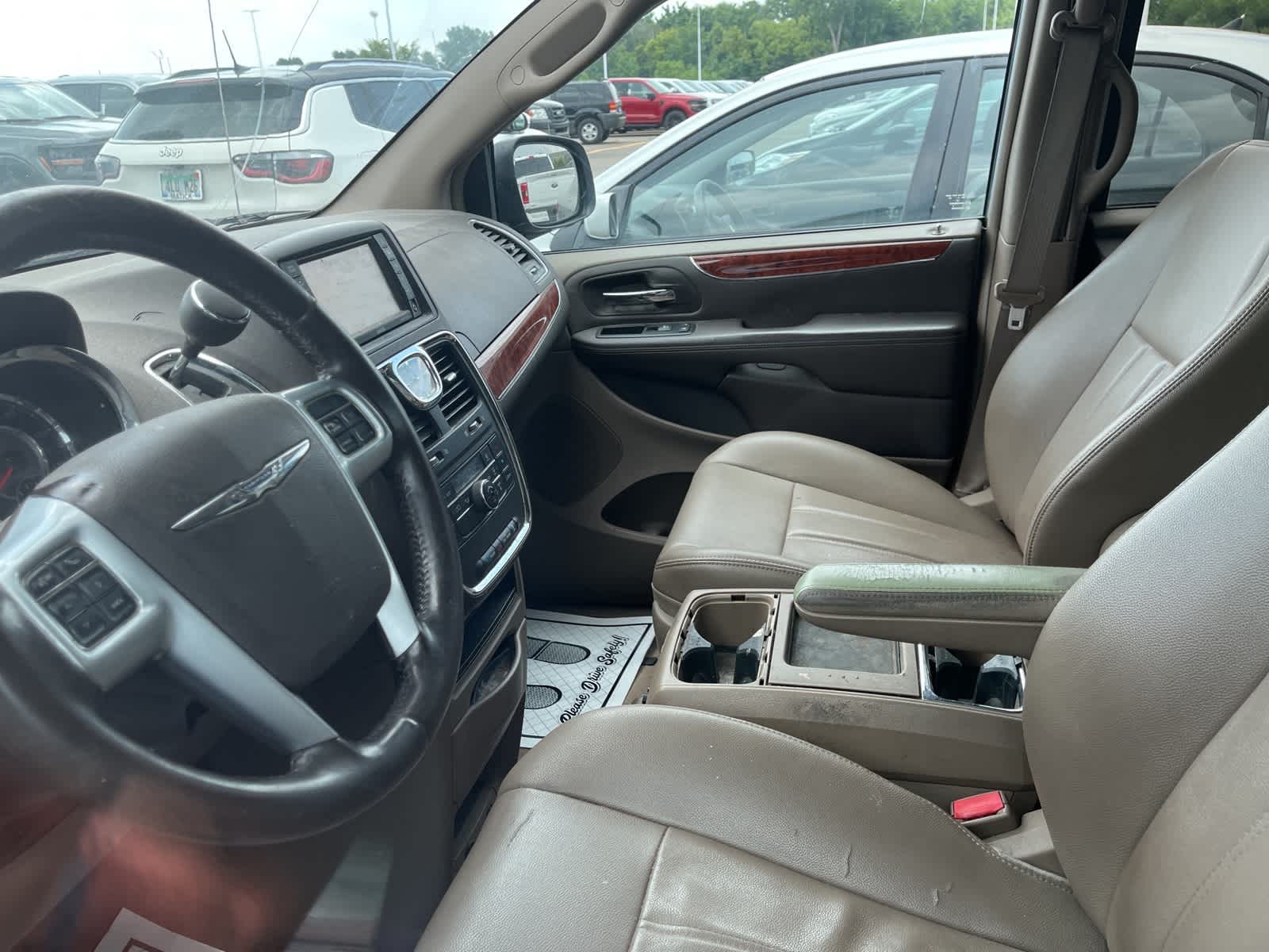 Thumbnail: 2013 Chrysler Town & Country - 25