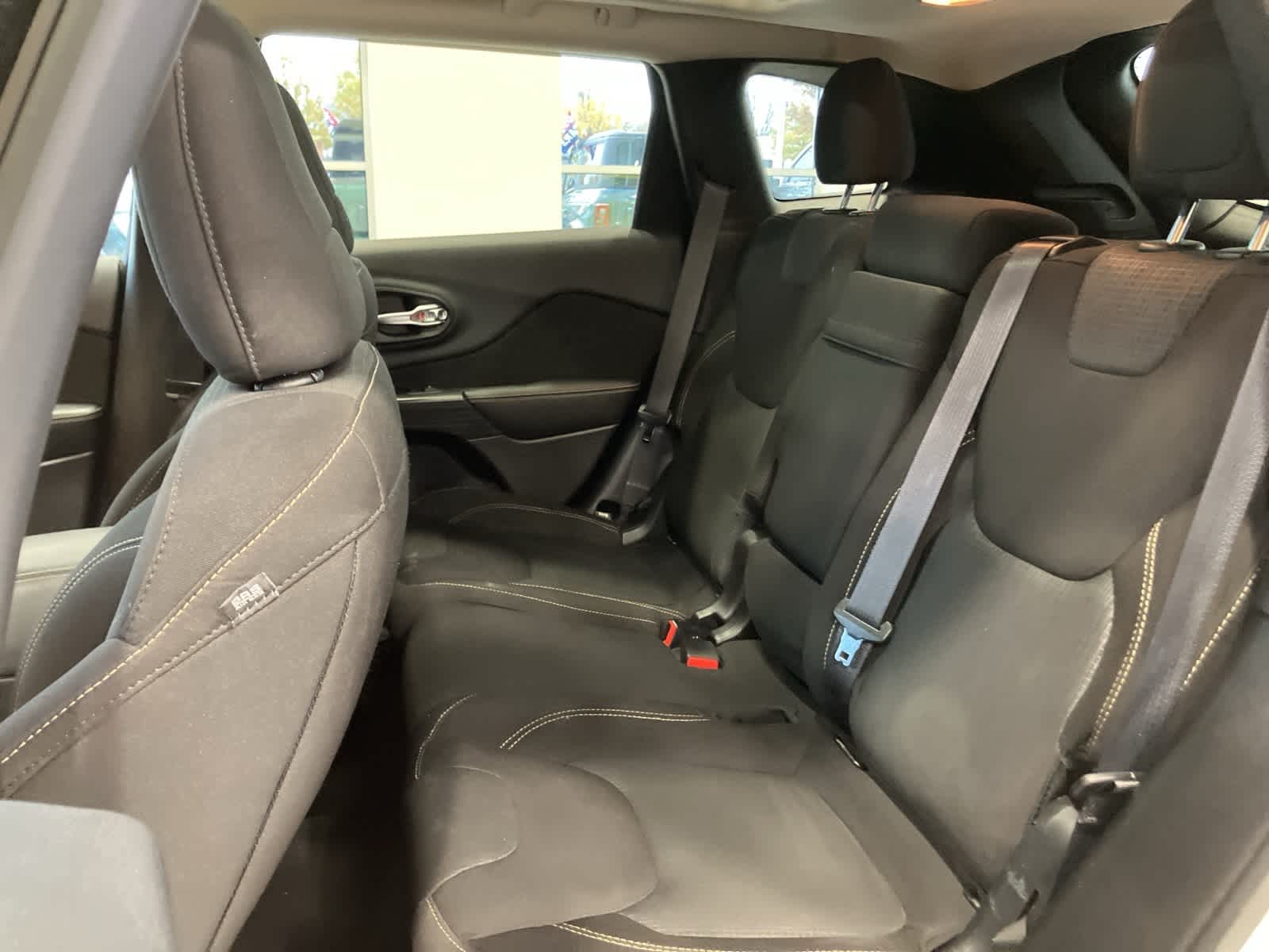 Thumbnail: 2016 Jeep Cherokee - 30