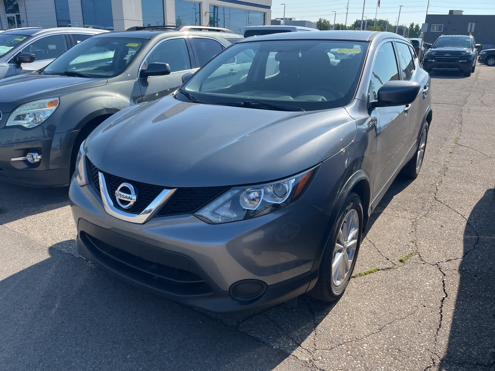 Thumbnail: 2017 Nissan Rogue Sport - 3