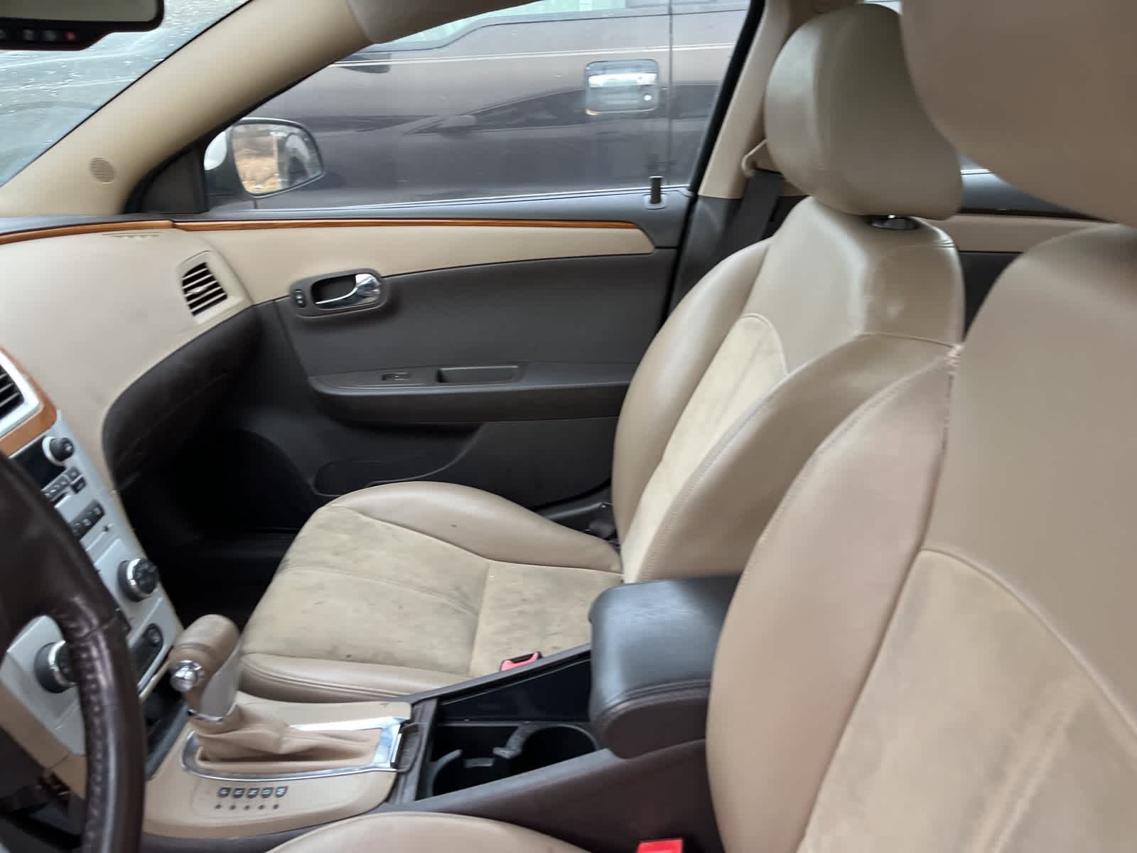 Thumbnail: 2010 Chevrolet Malibu - 24