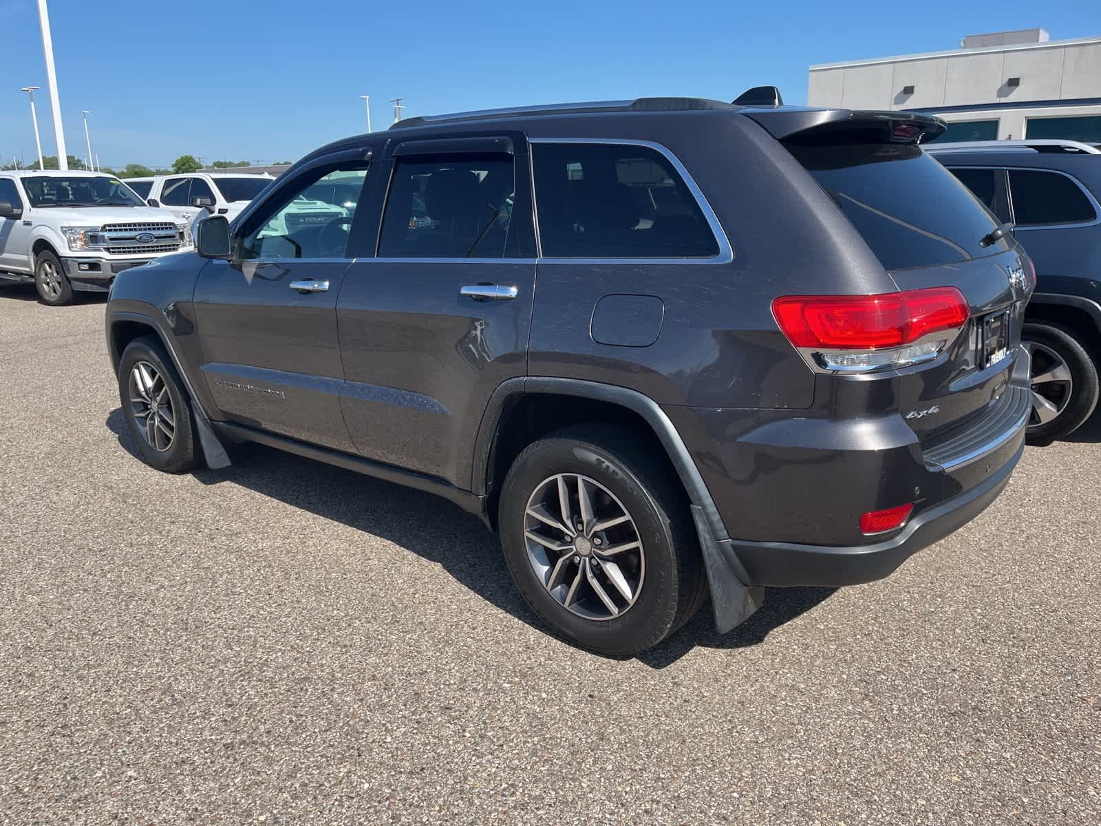 Thumbnail: 2017 Jeep Grand Cherokee - 8