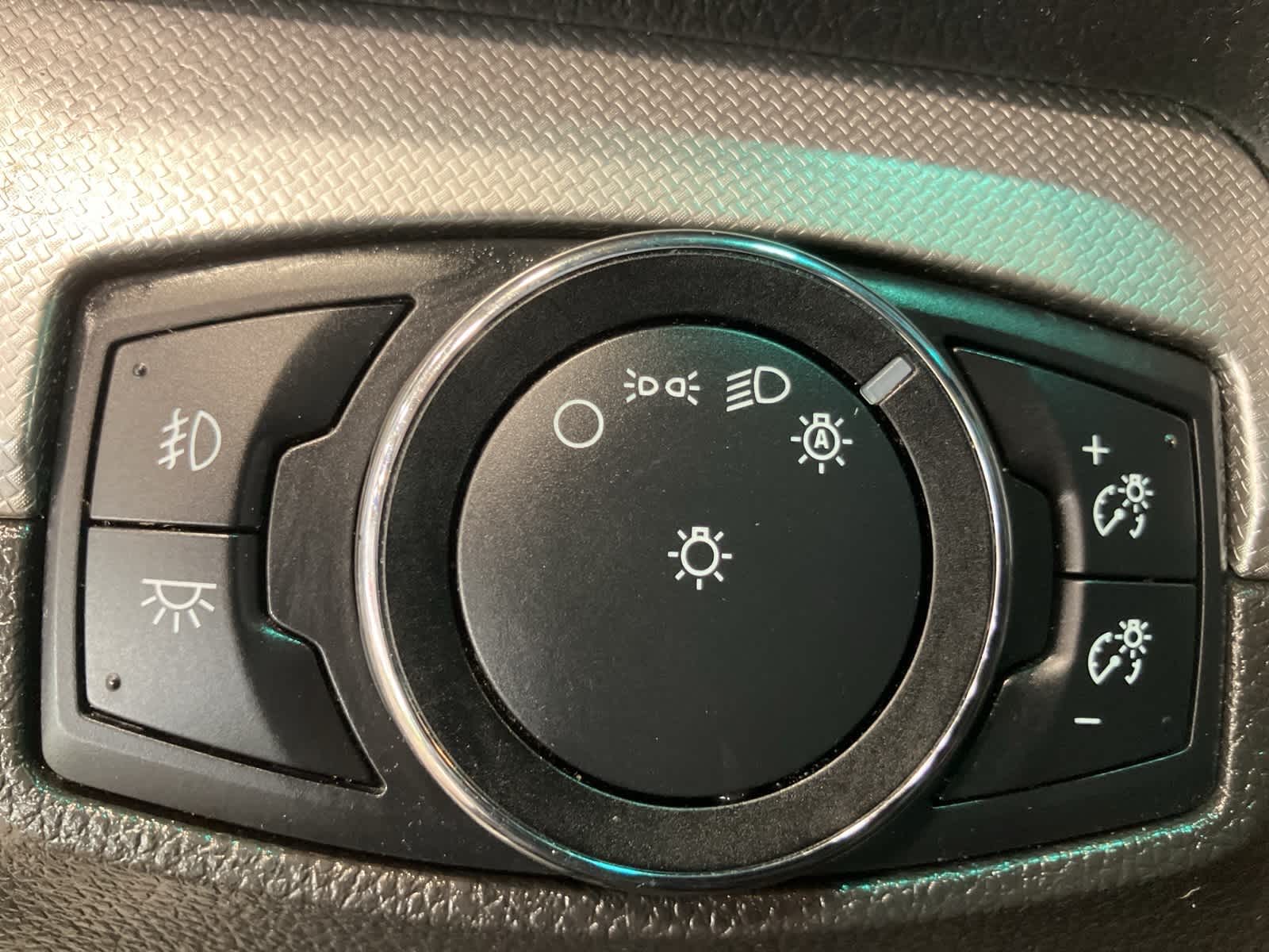 Thumbnail: 2015 Ford Explorer - 14