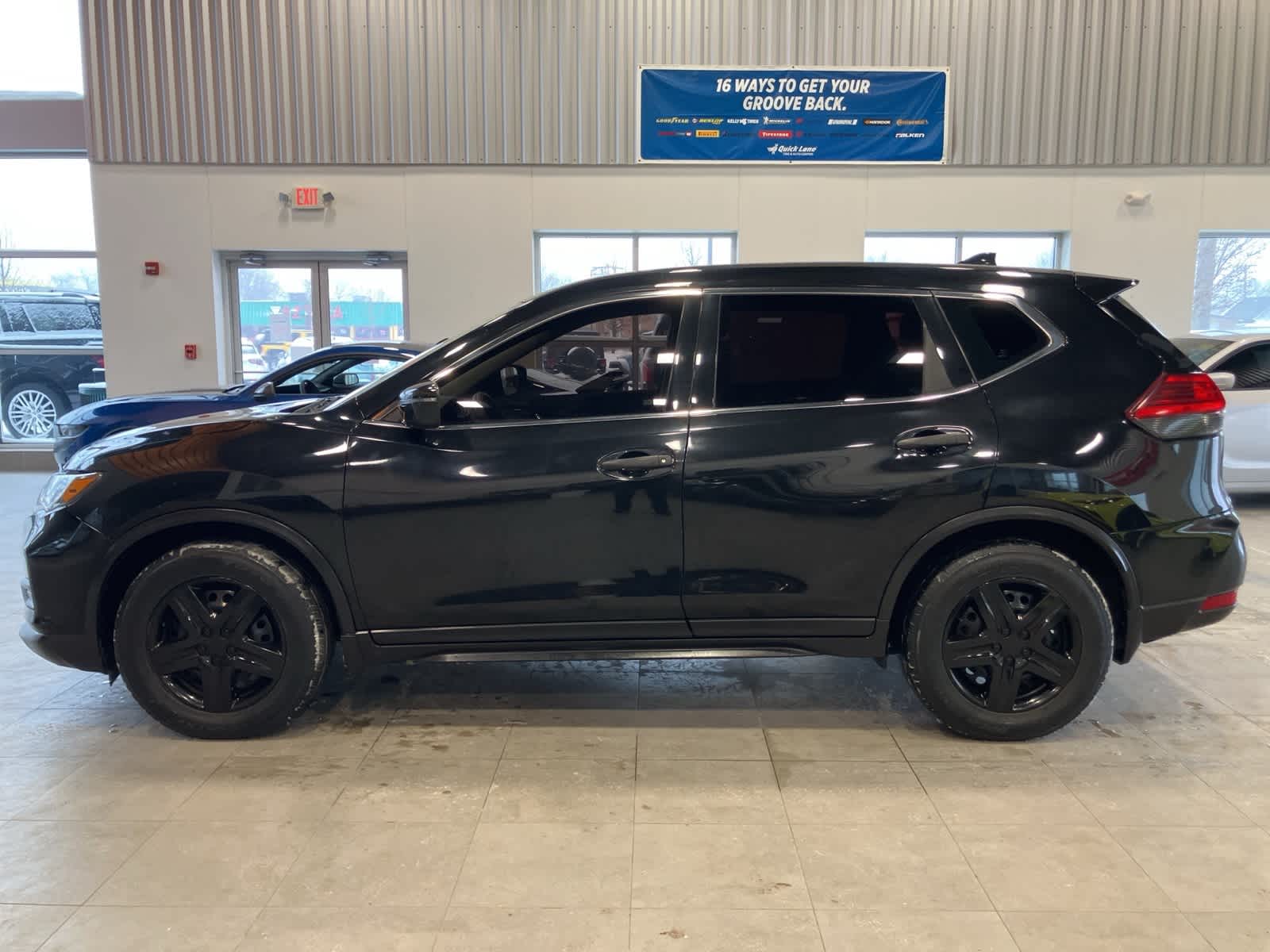 Thumbnail: 2017 Nissan Rogue - 8