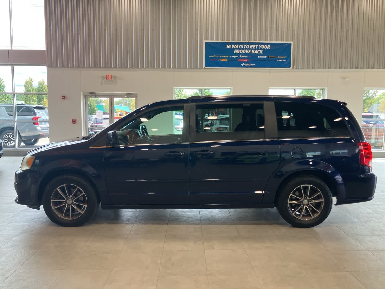 Thumbnail: 2017 Dodge Grand Caravan - 8