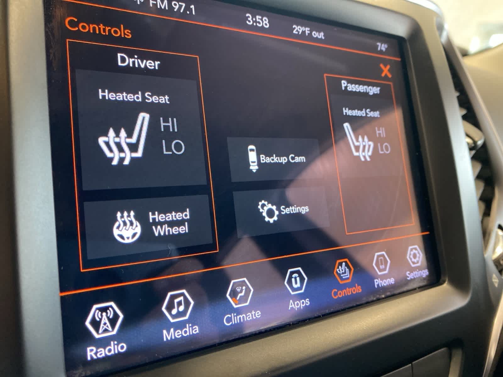 Thumbnail: 2021 Jeep Cherokee - 24