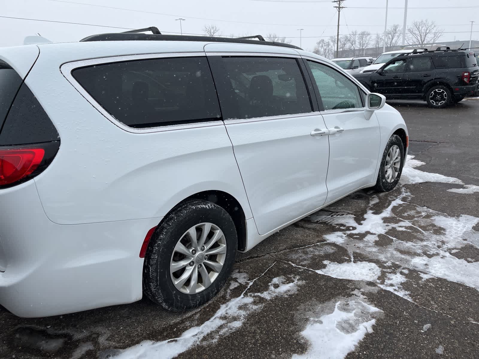 Thumbnail: 2018 Chrysler Pacifica - 15