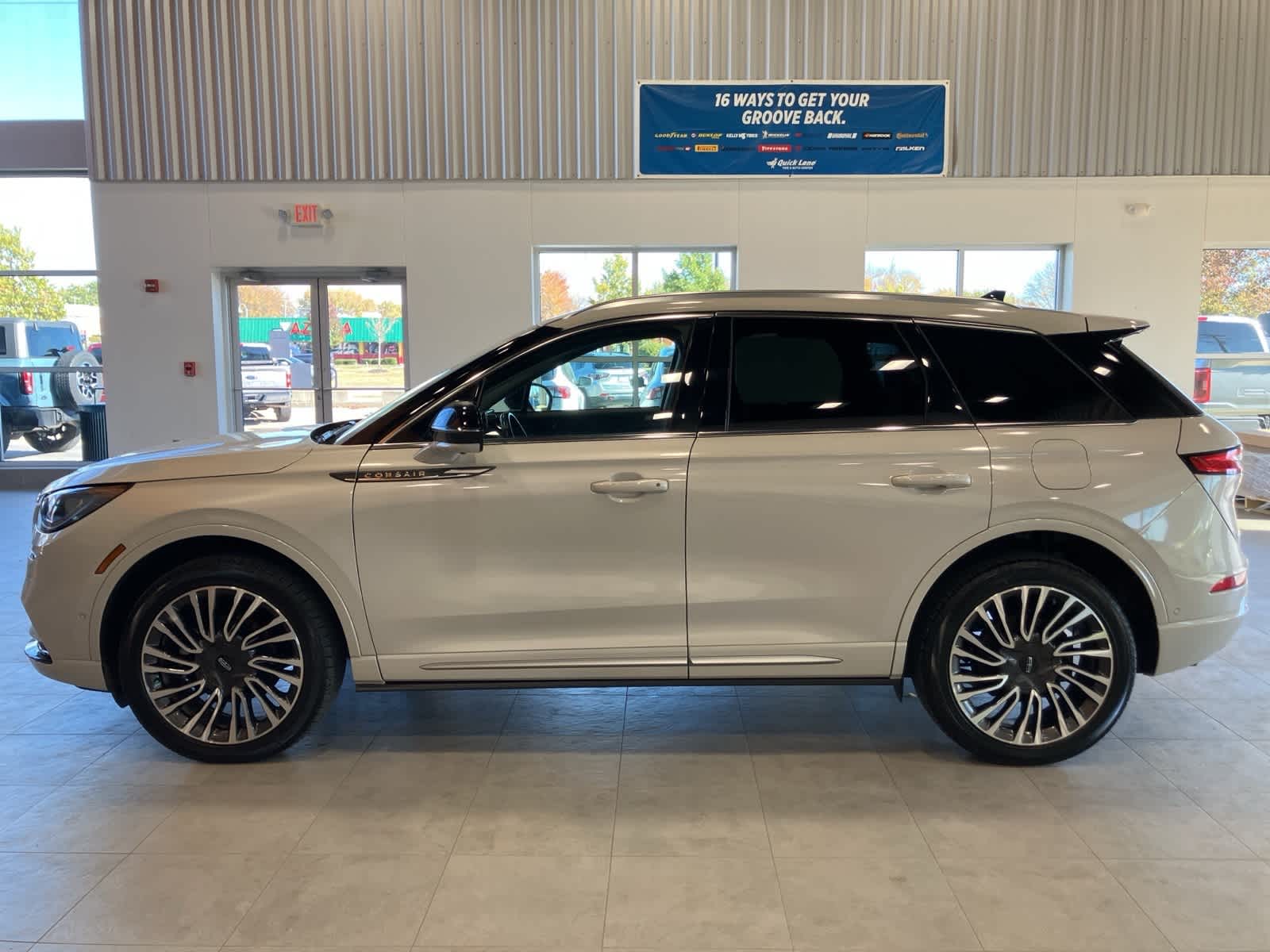 Thumbnail: 2022 Lincoln Corsair - 8