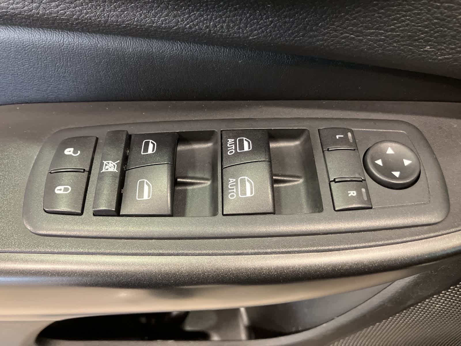 Thumbnail: 2020 Jeep Cherokee - 12