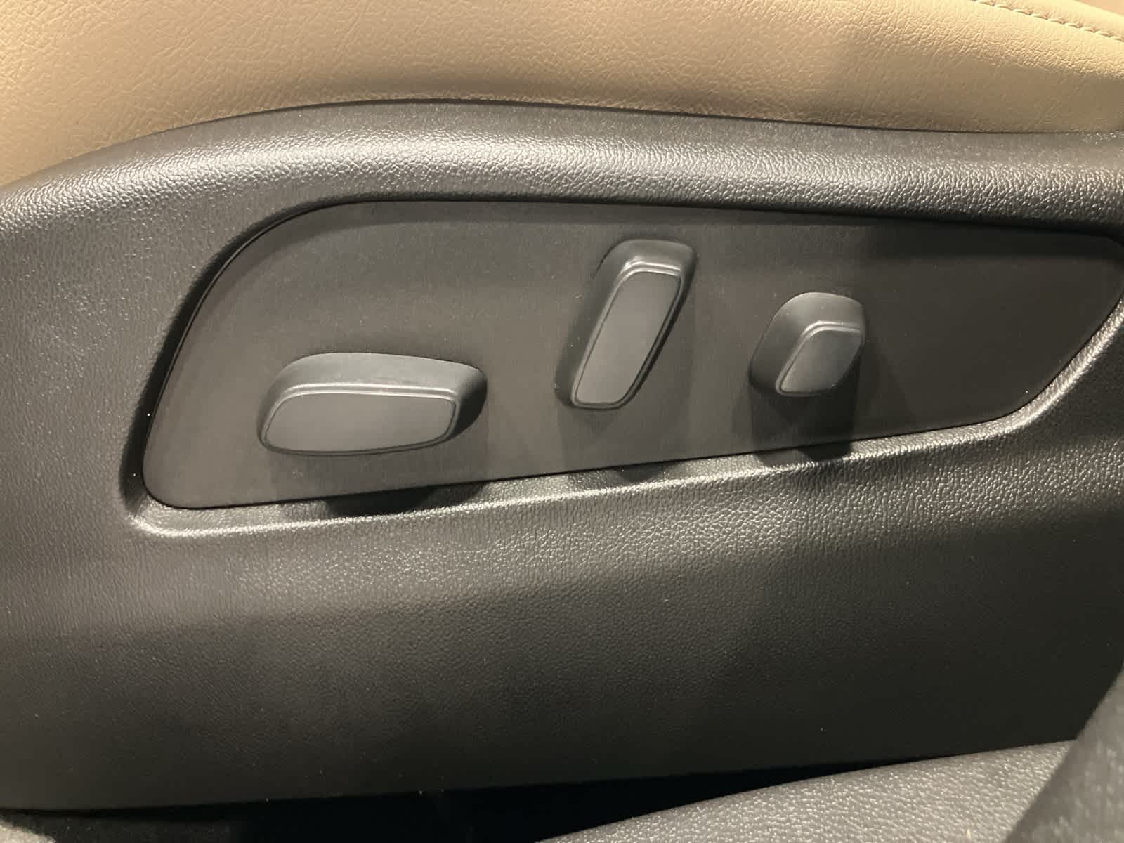 Thumbnail: 2024 Cadillac XT4 - 11