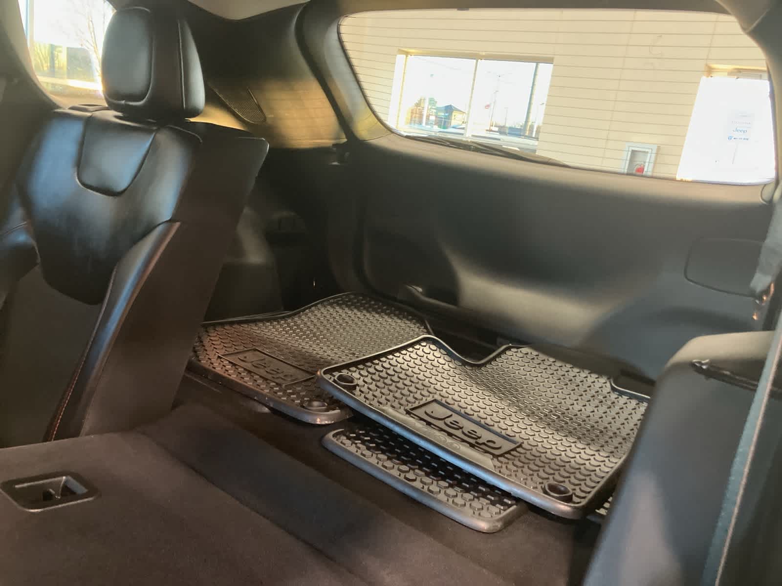 Thumbnail: 2019 Jeep Cherokee - 25