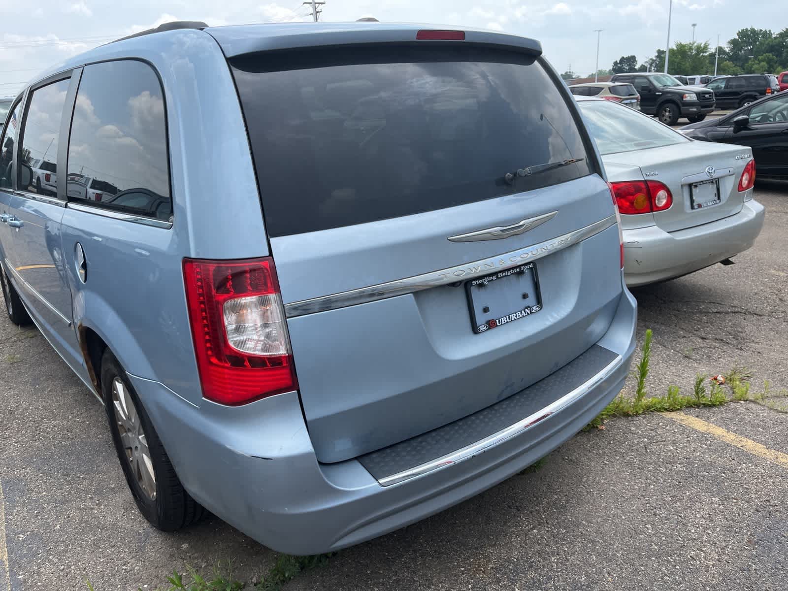 Thumbnail: 2013 Chrysler Town & Country - 12