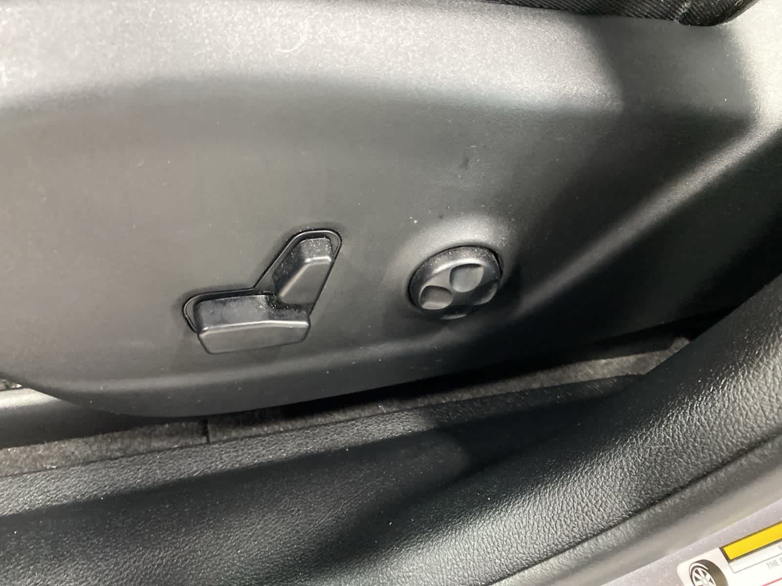 Thumbnail: 2020 Jeep Cherokee - 16