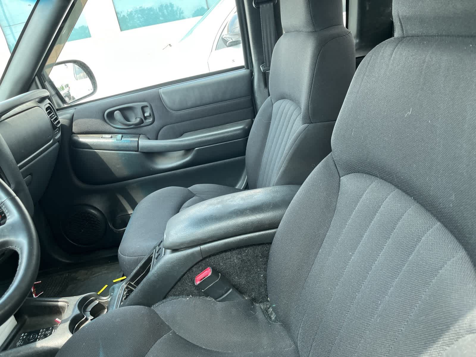 2003 Chevrolet S-10 LS 21