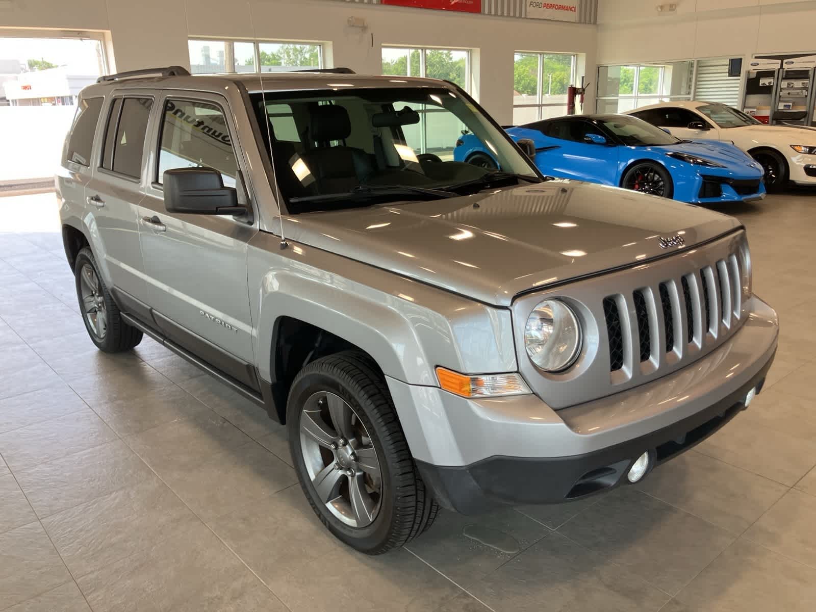 Thumbnail: 2015 Jeep Patriot - 3