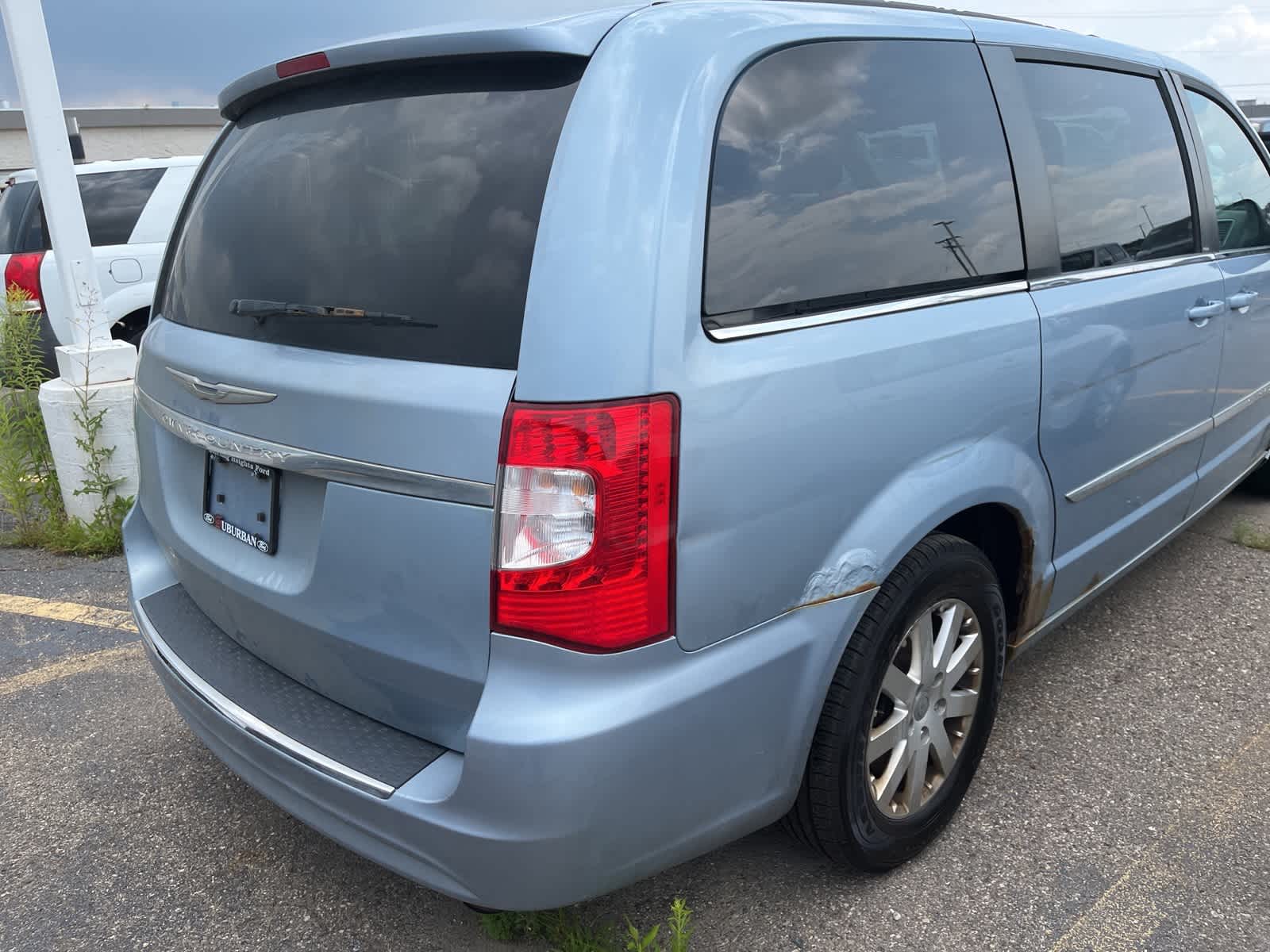 Thumbnail: 2013 Chrysler Town & Country - 13