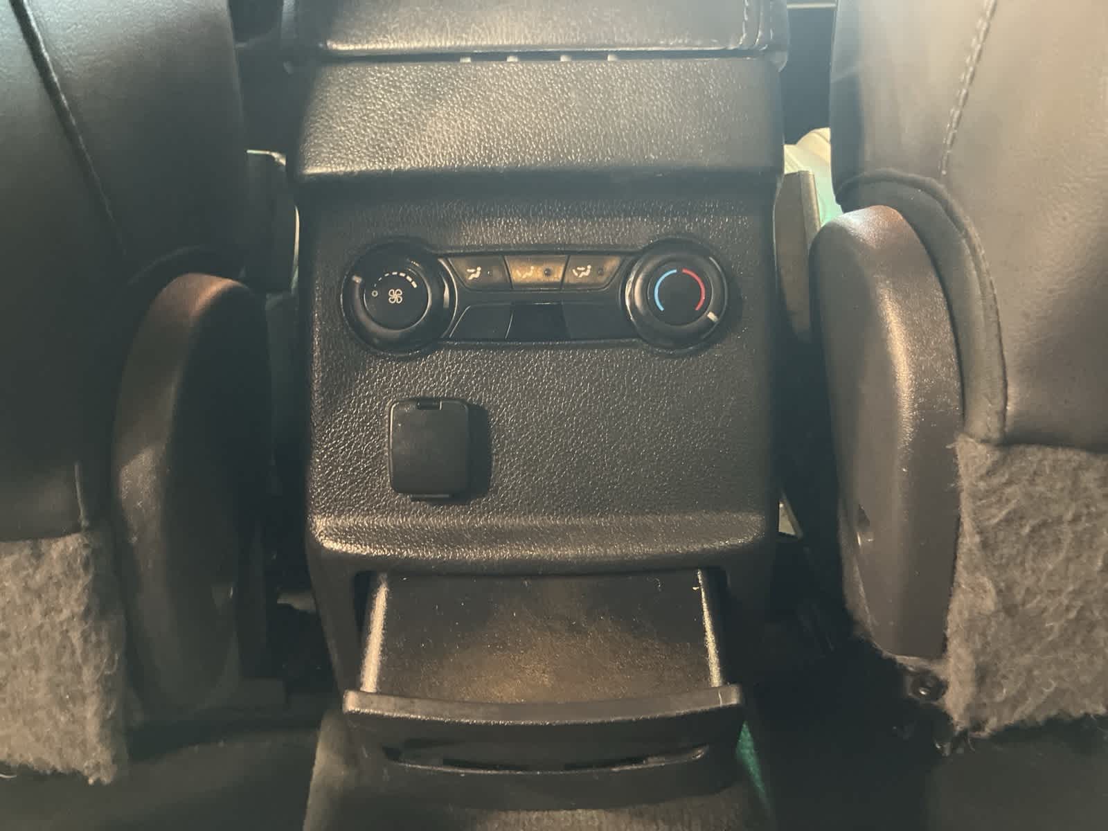 Thumbnail: 2015 Ford Explorer - 25