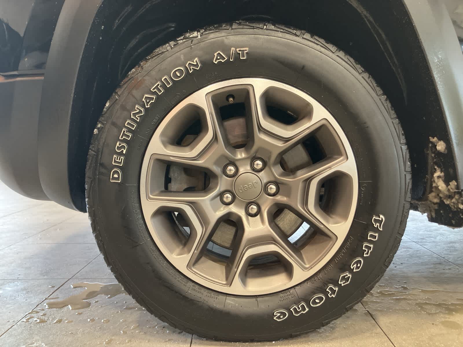 Thumbnail: 2020 Jeep Cherokee - 9