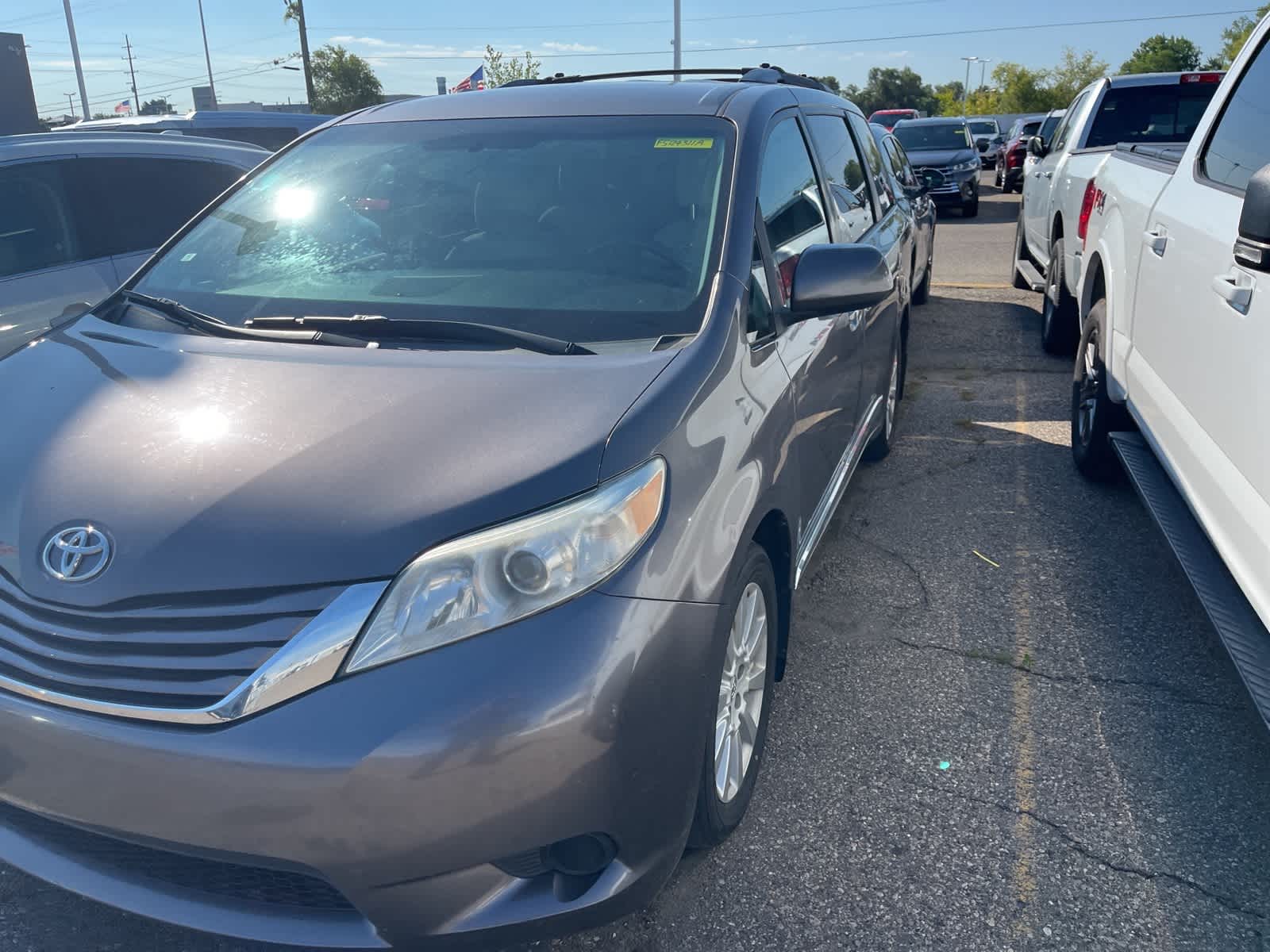 Thumbnail: 2015 Toyota Sienna - 4