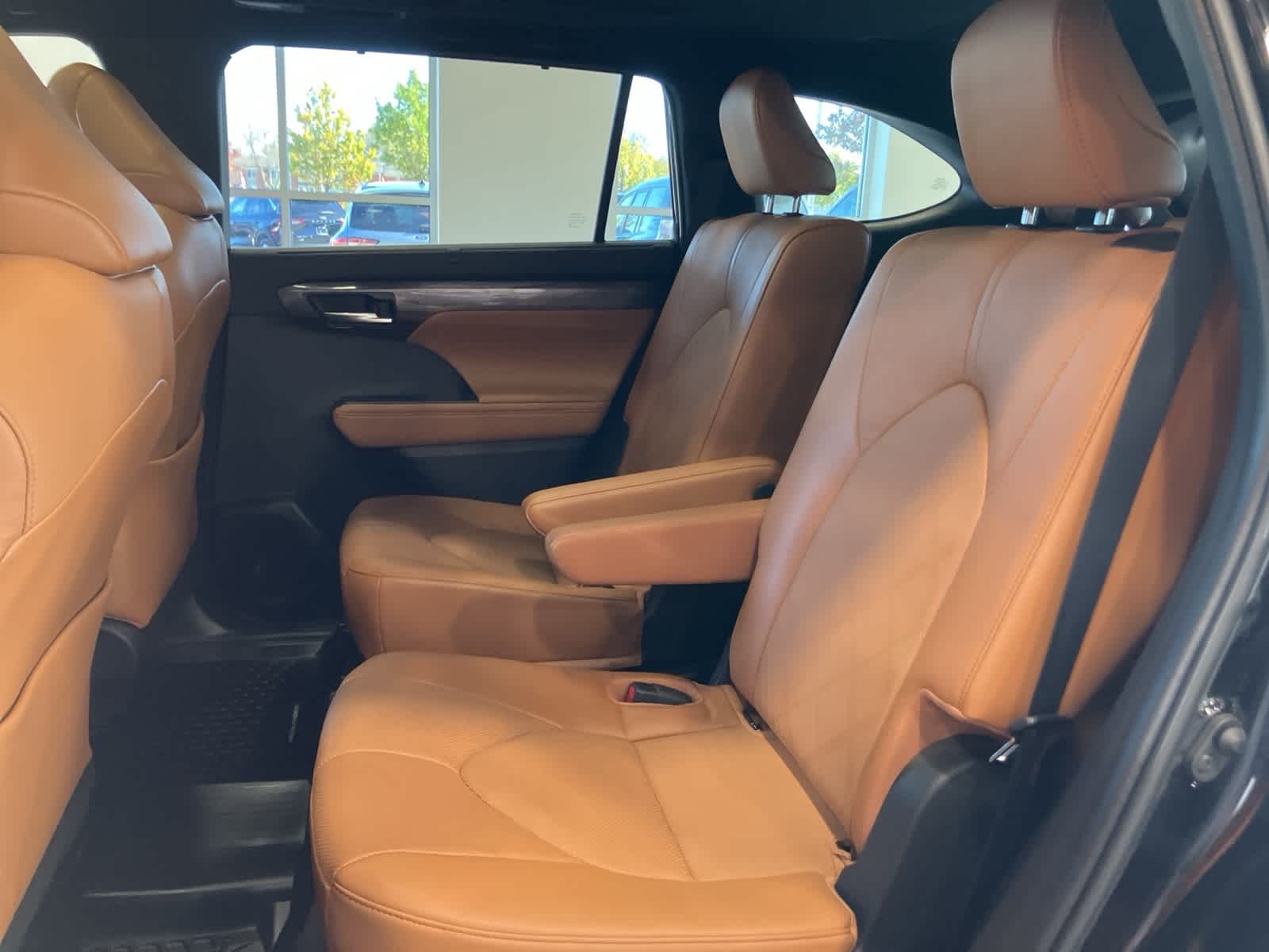 Thumbnail: 2023 Toyota Highlander - 29