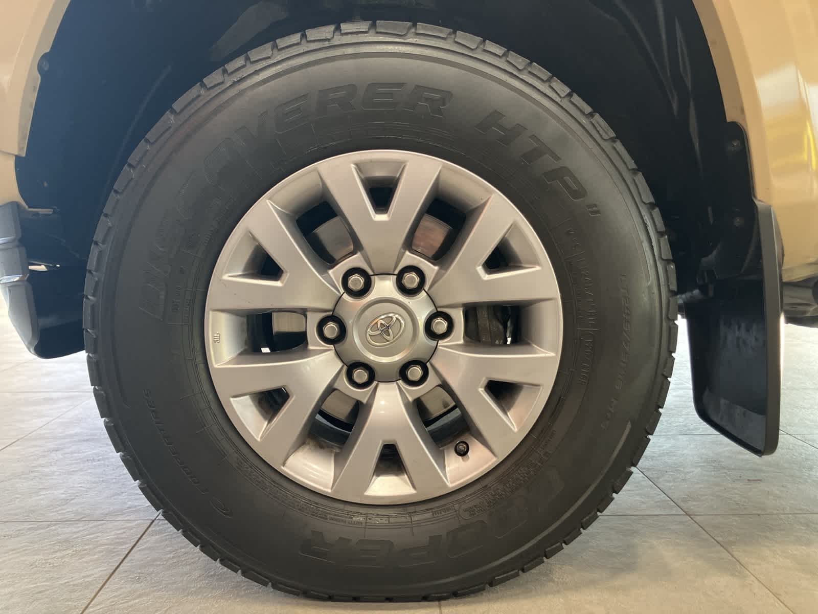 Thumbnail: 2017 Toyota Tacoma - 9