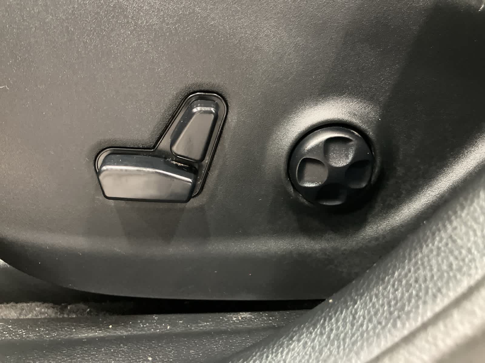 Thumbnail: 2020 Jeep Cherokee - 11