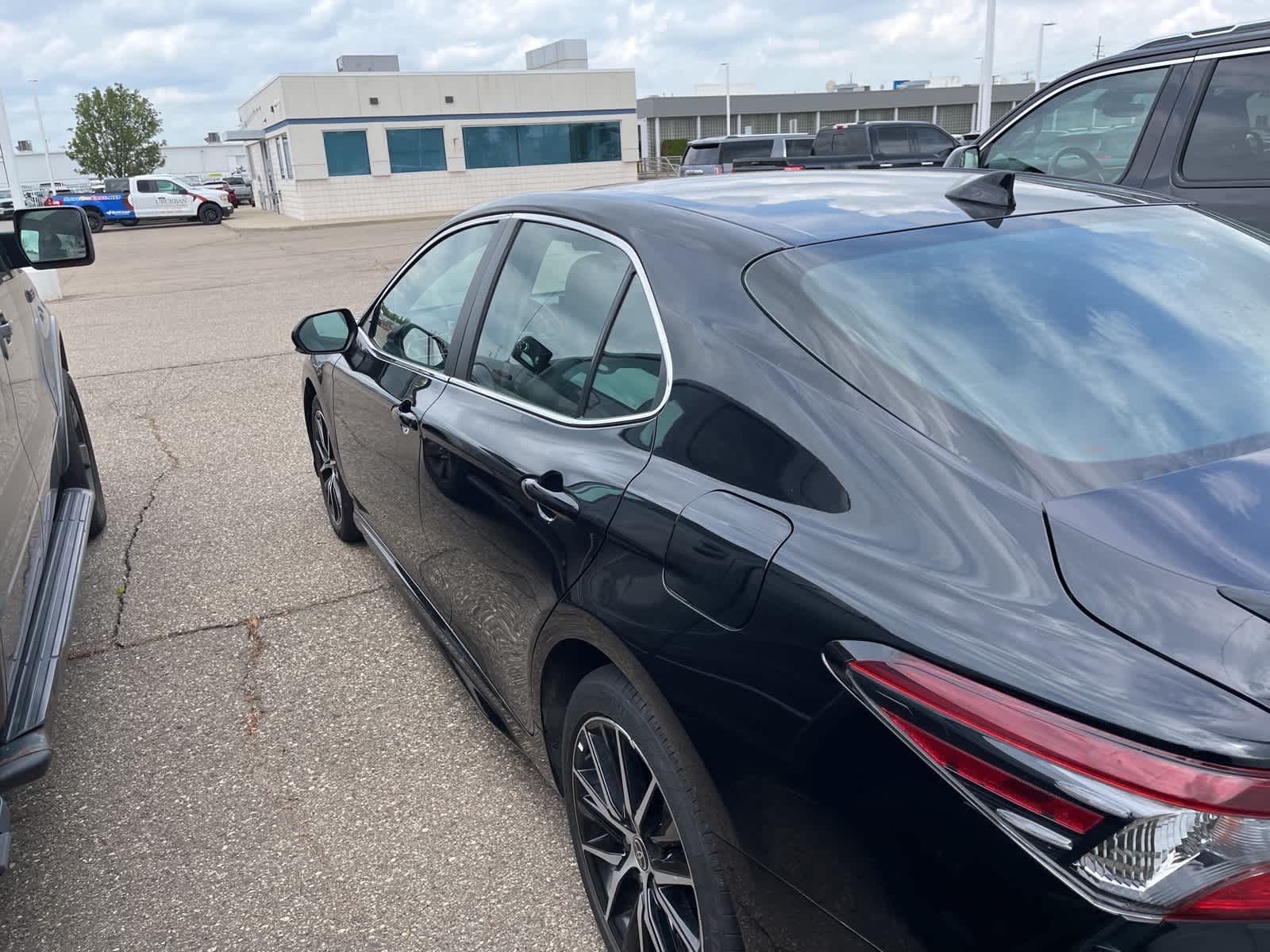 Thumbnail: 2023 Toyota Camry - 10