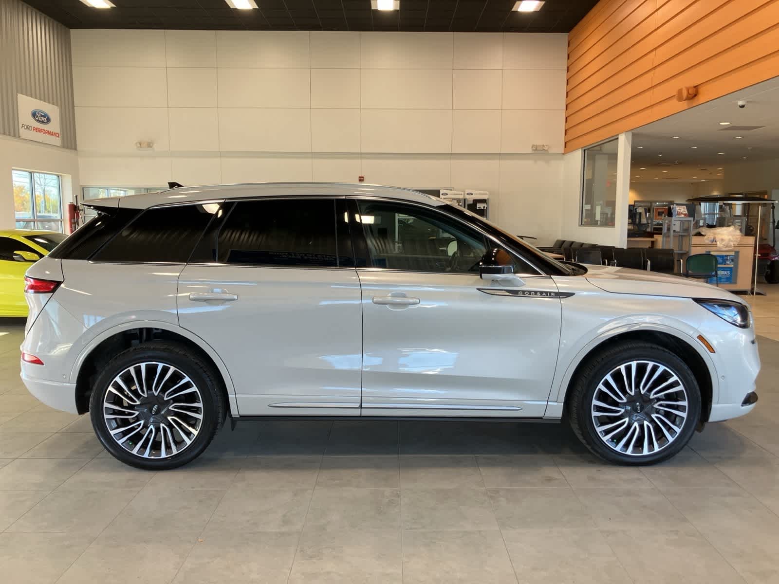 Thumbnail: 2022 Lincoln Corsair - 4