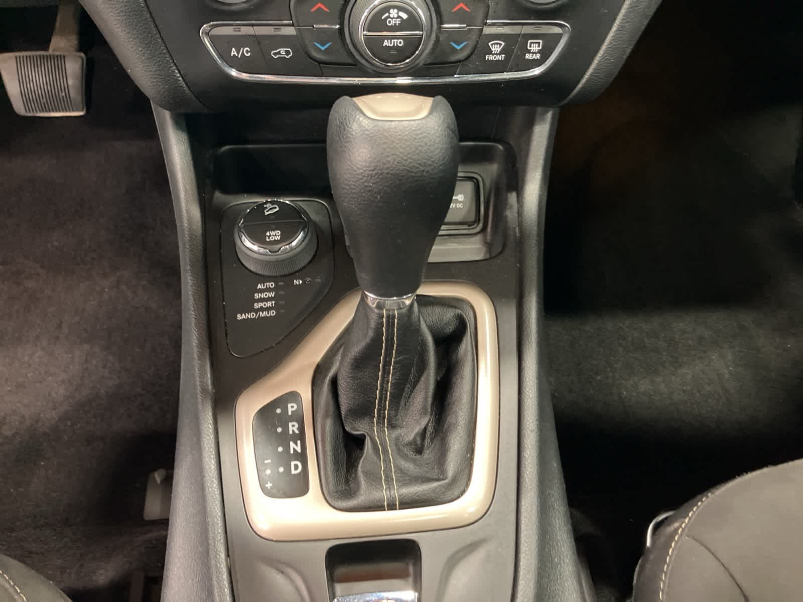 Thumbnail: 2016 Jeep Cherokee - 19