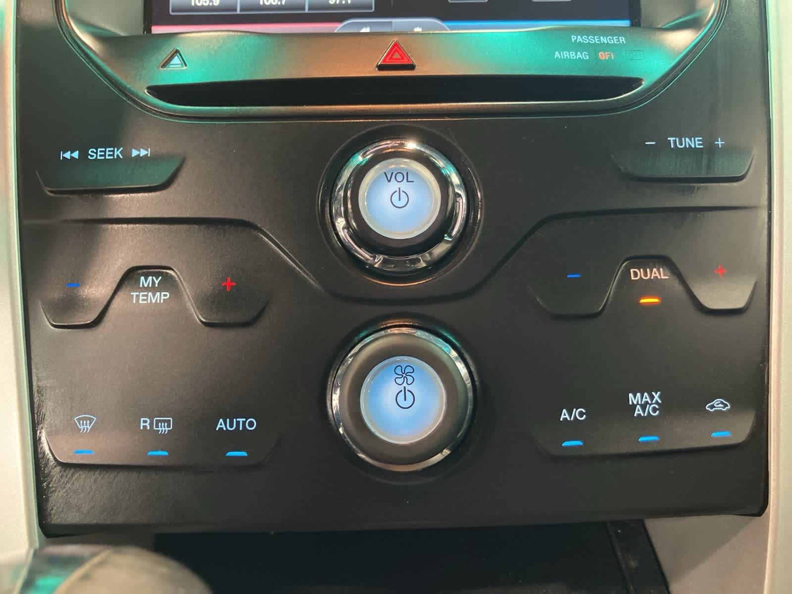 Thumbnail: 2015 Ford Explorer - 20