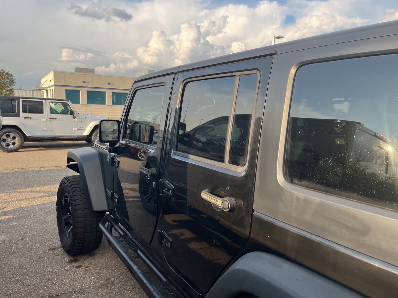 Thumbnail: 2017 Jeep Wrangler - 12