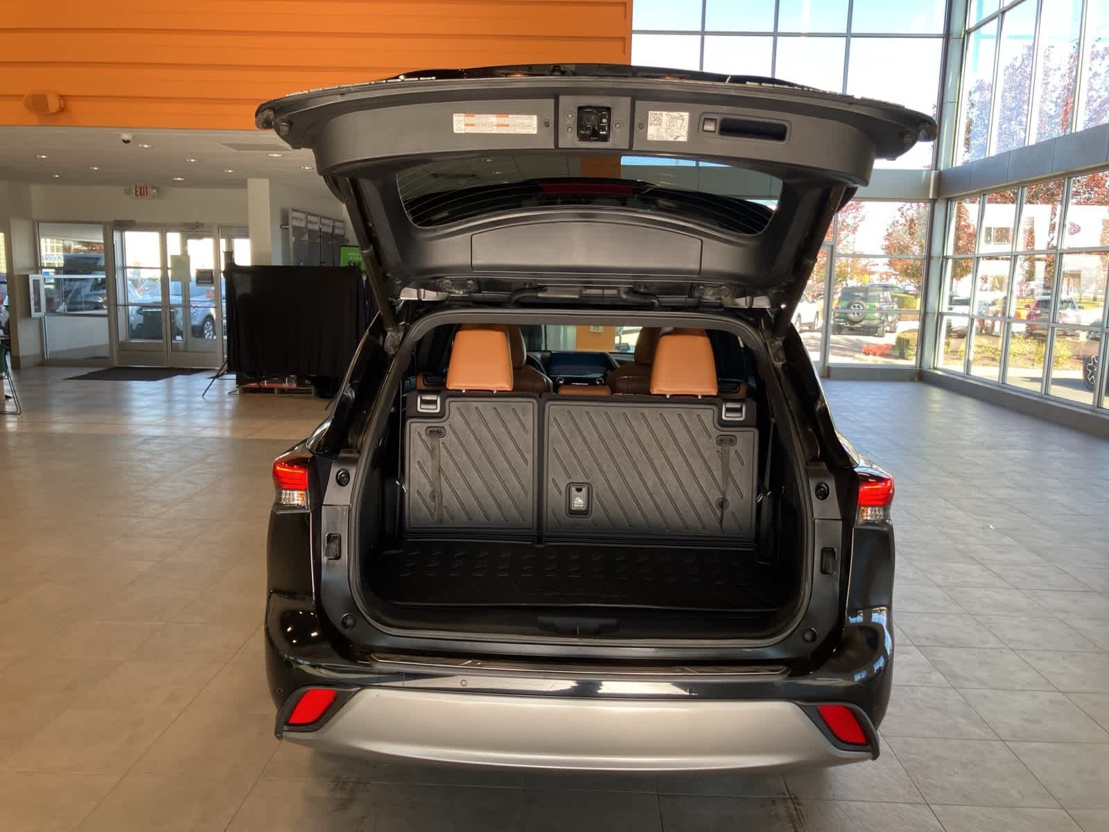 Thumbnail: 2023 Toyota Highlander - 32