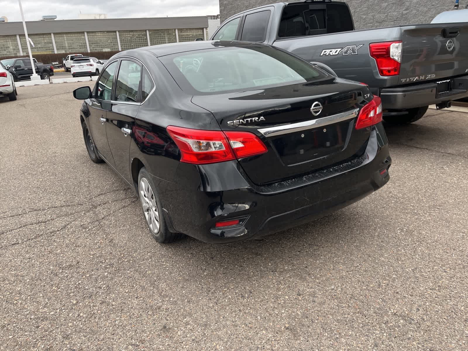 Thumbnail: 2017 Nissan Sentra - 9