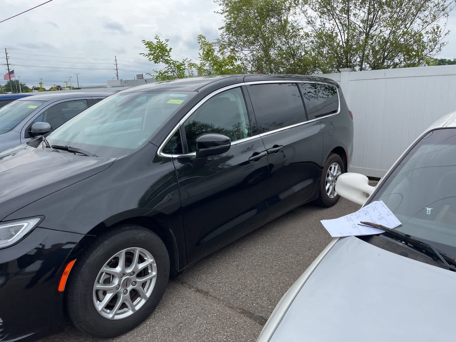 Thumbnail: 2023 Chrysler Pacifica - 6
