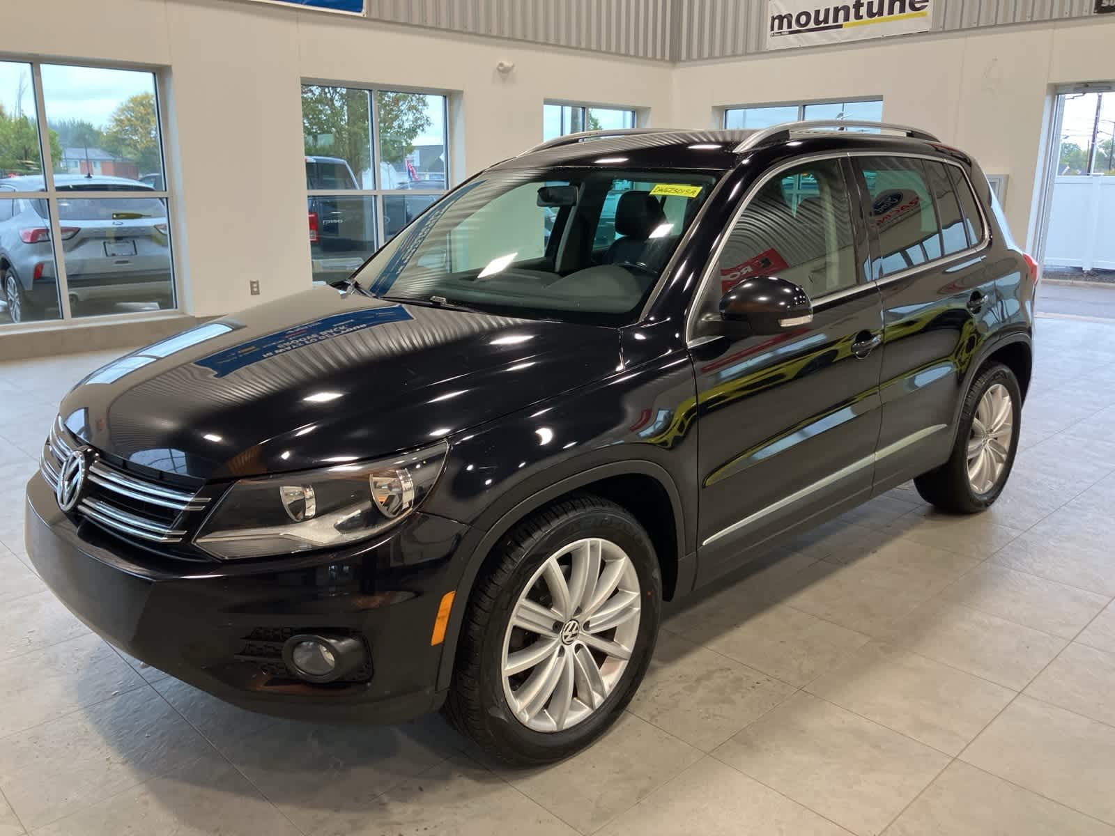 2013 Volkswagen Tiguan SE -
                  Sterling Heights, MI